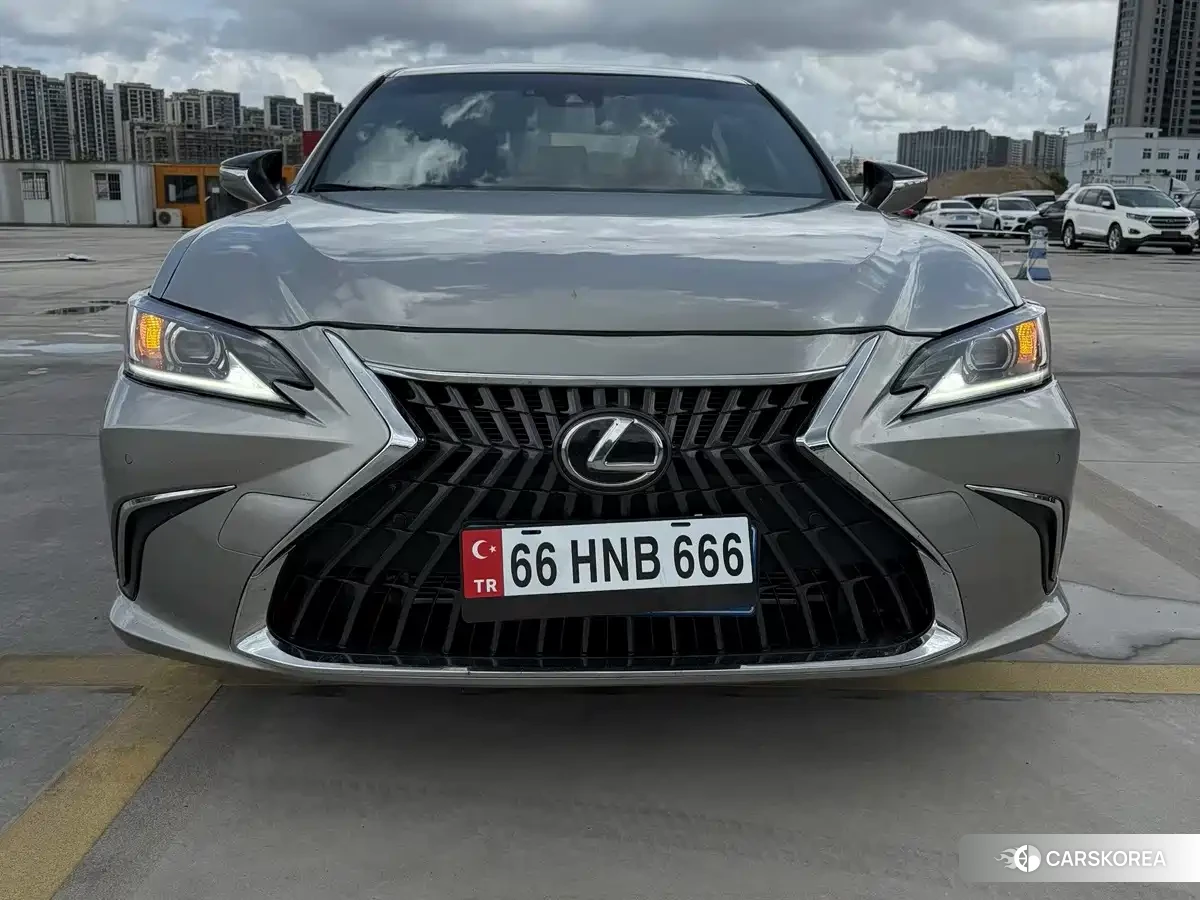 Lexus ES 2023 Silver/gray из Китая, фото 3