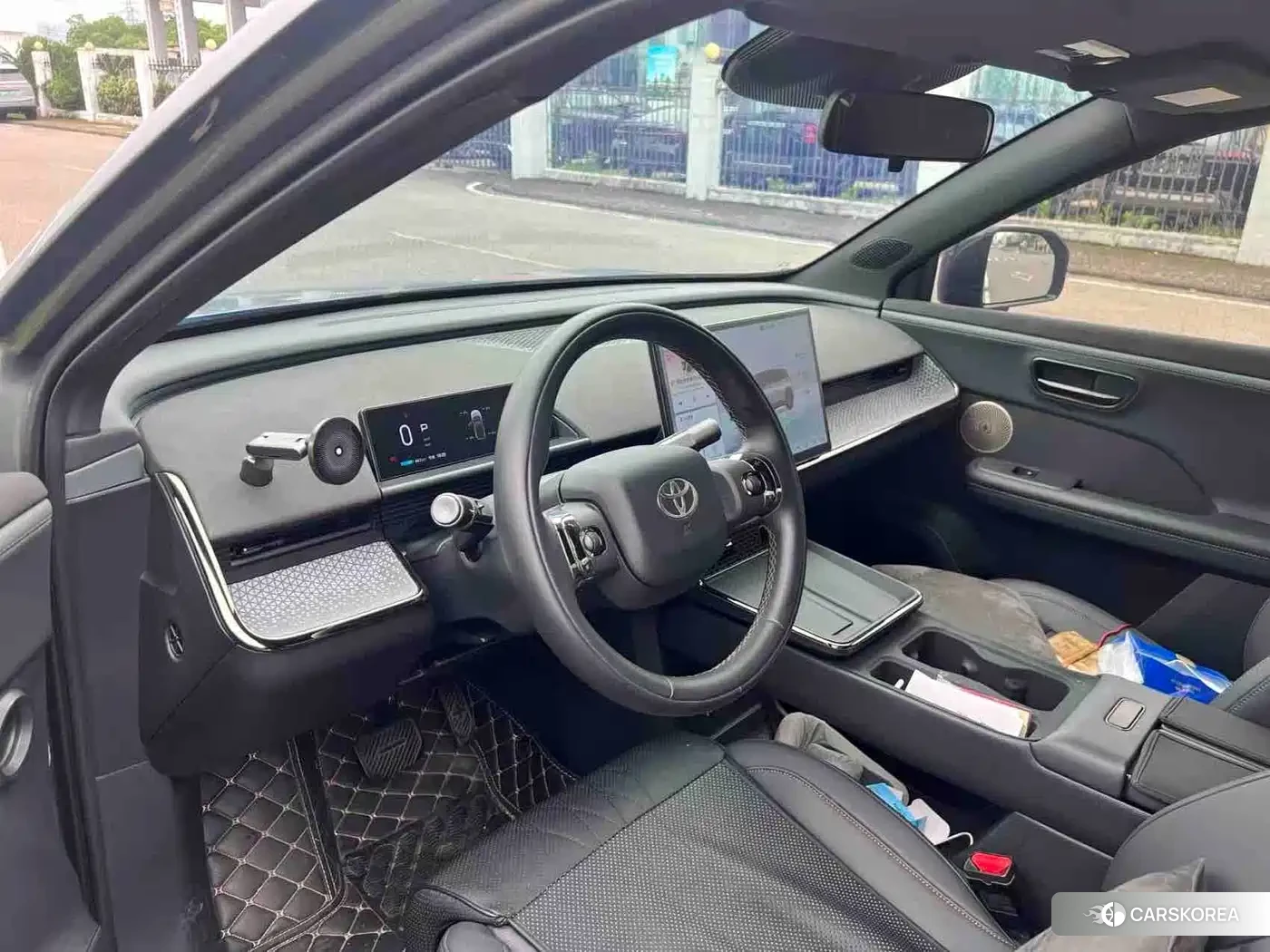 Toyota bZ3X 2025 Silver/gray из Китая, фото 3