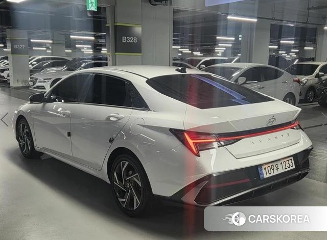 Hyundai The New Avante (CN7) 2023 Белый из Кореи, фото 3