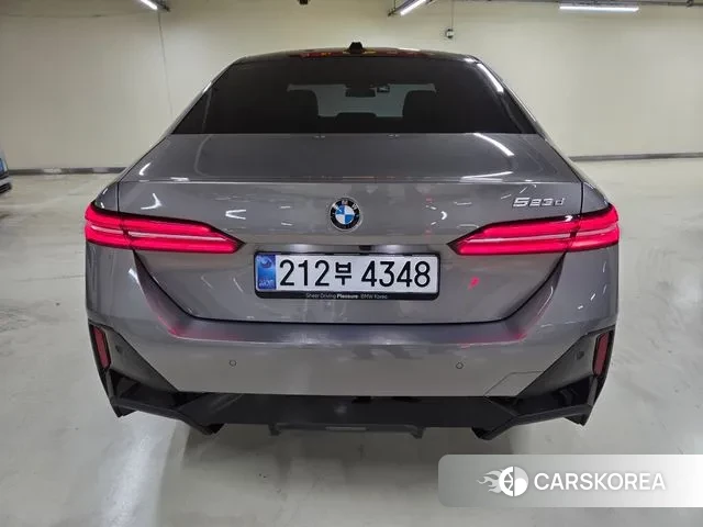 BMW 5 Series (G60) 2025 Цвет тростника из Кореи, фото 3