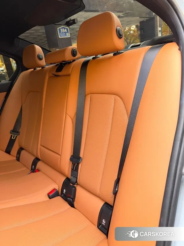 BMW 3 Series (G20) 2023 Светло-серебряный цвет из Кореи, фото 3