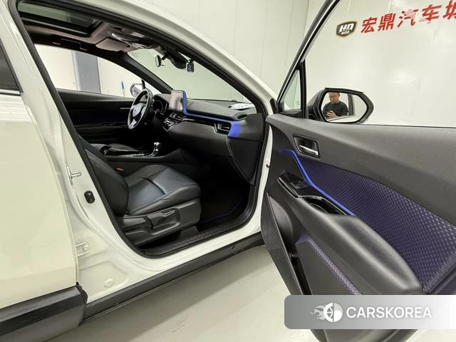 Toyota C-HR id 4216301 из Китая 12