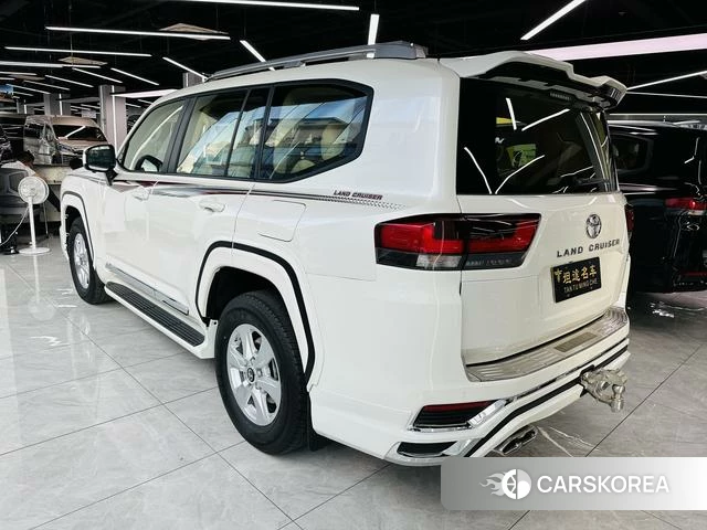 Toyota Land Cruiser (imported) 2024 Белый из Китая, фото 3