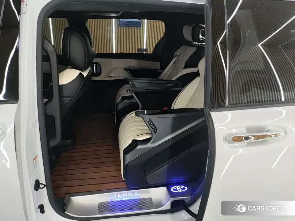 Toyota Sienna 2022 Белый из Китая, фото 3