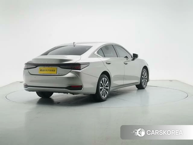 Lexus ES id 4367476 из Китая 21