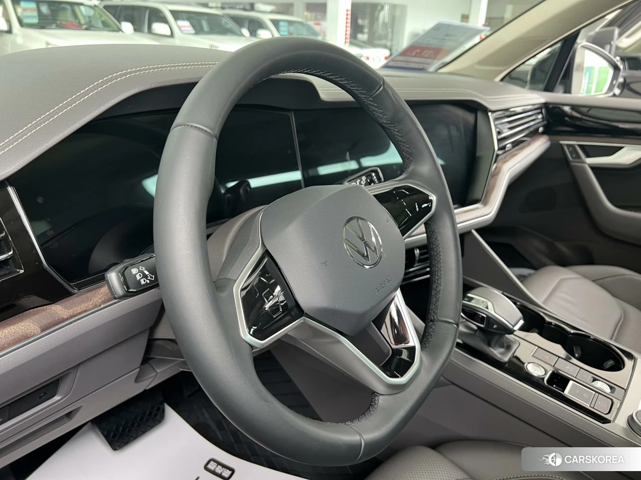 Volkswagen Touareg id 4498972 из Китая 8