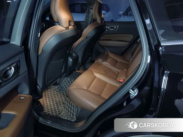 Volvo XC60 2023 Черный из Китая, фото 3