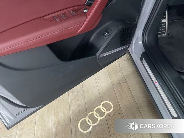 Audi Q5L id 3927097 из Китая 7