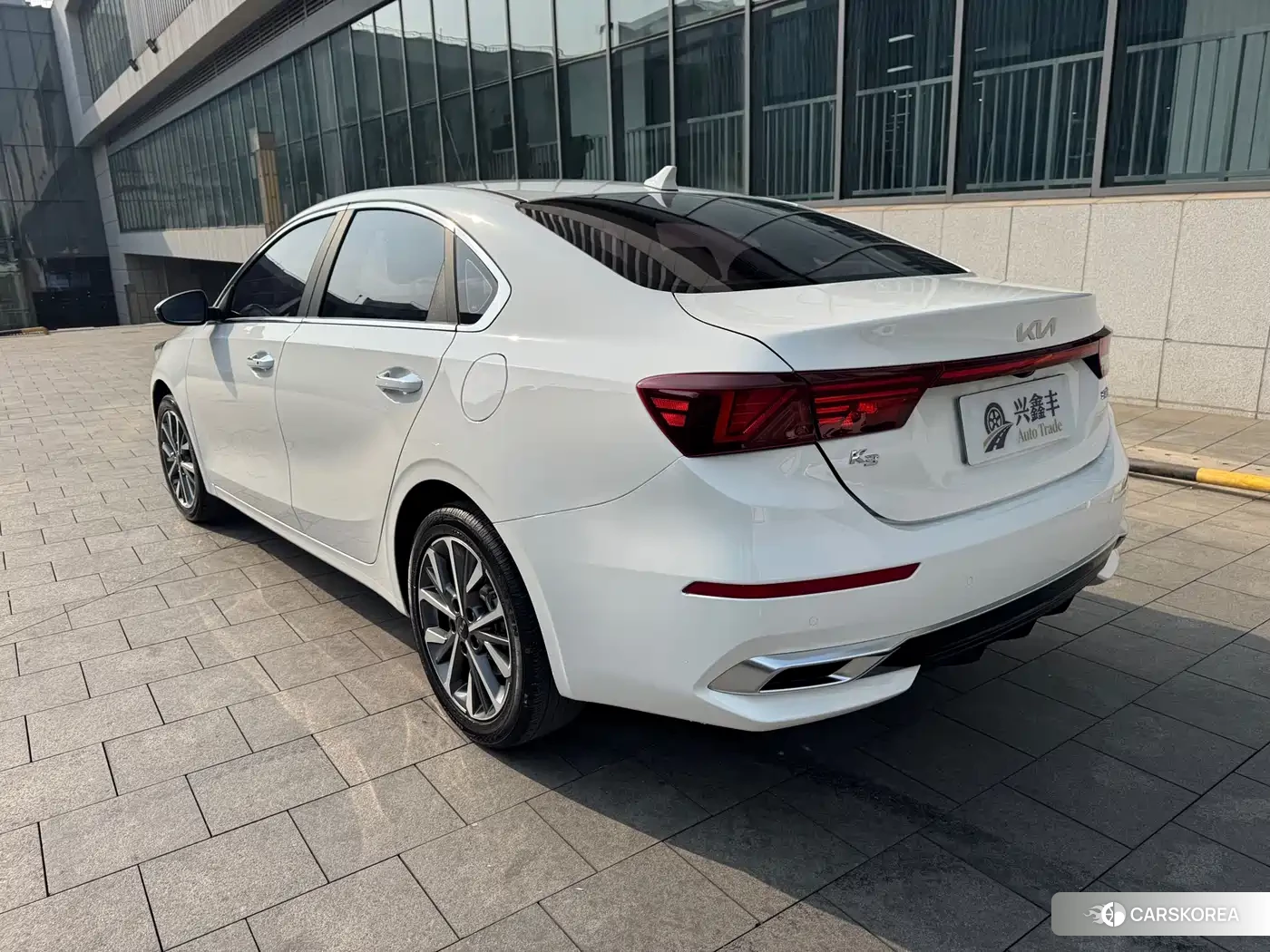 Kia K3 2022 Белый из Китая, фото 3
