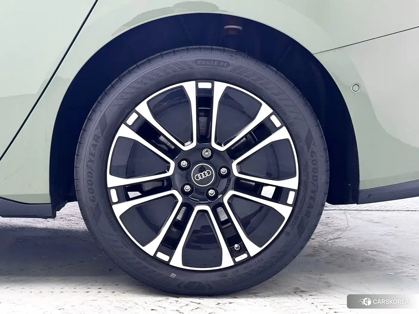 Audi A5L id 4686026 из Китая 11
