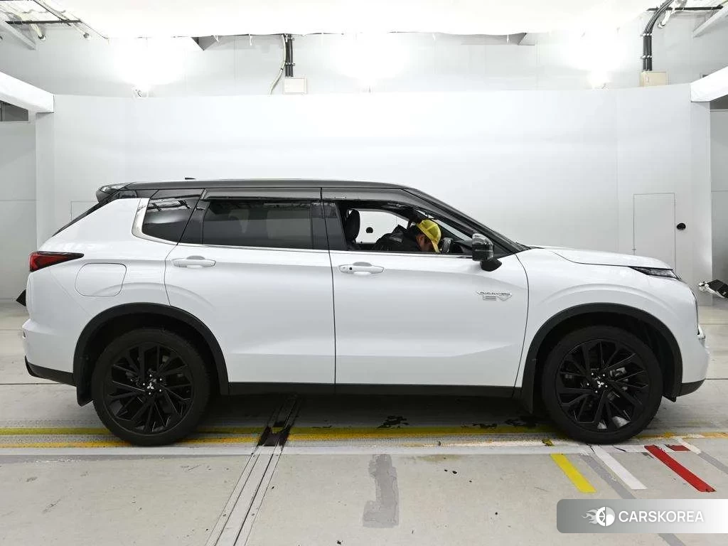 Mitsubishi Outlander 2023 из Японии, фото 3