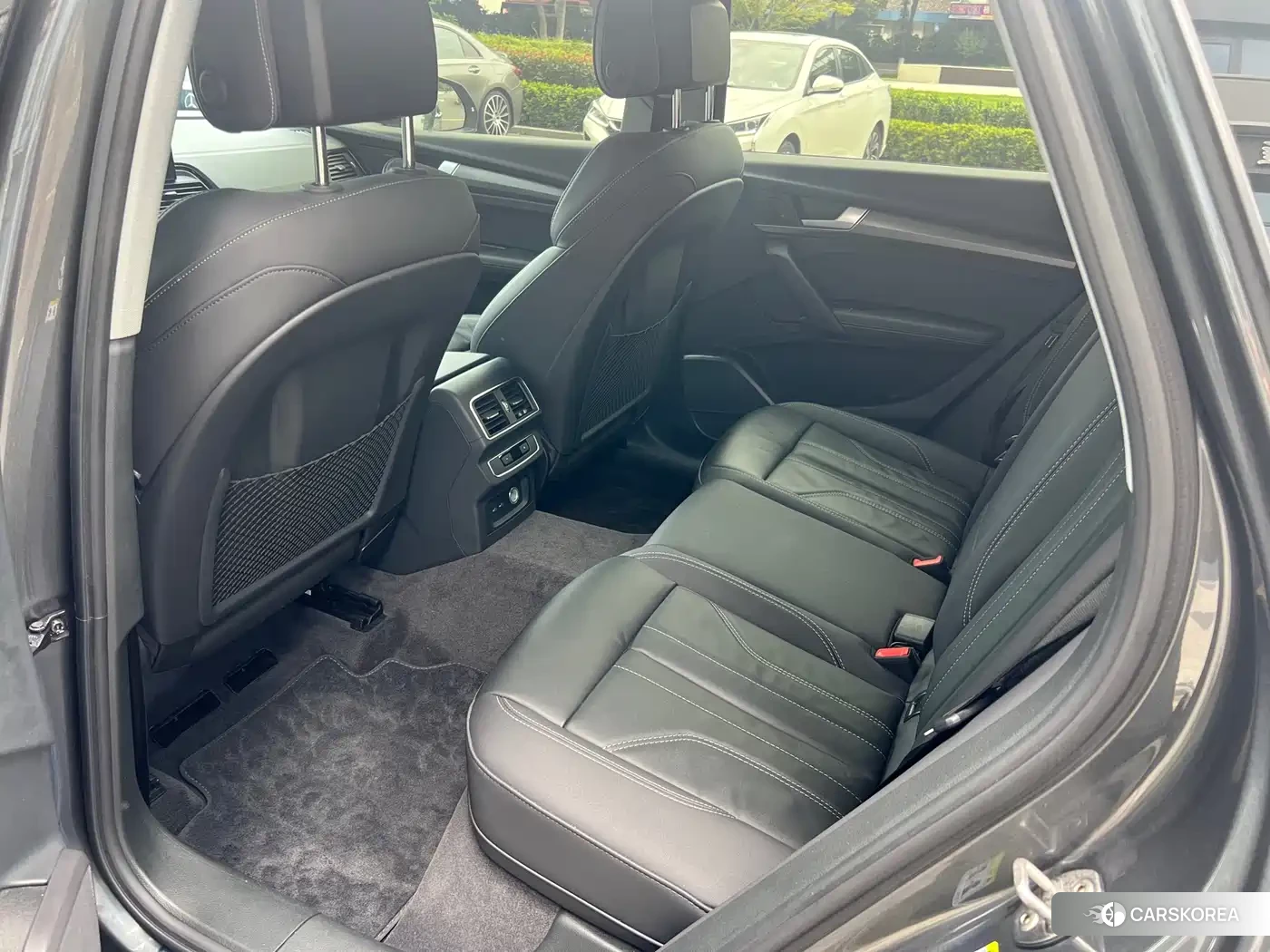 Audi Q5L 2022 Silver/gray из Китая, фото 4