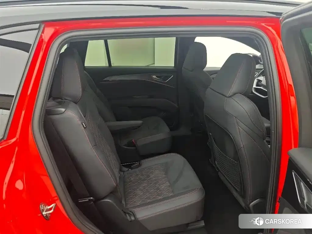 Audi Q5 e-tron 2024 Red/purple из Китая, фото 4