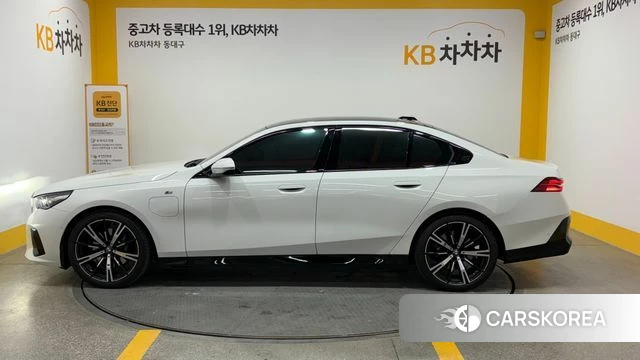 BMW 5 Series (G60) id 4333963 из Кореи 13