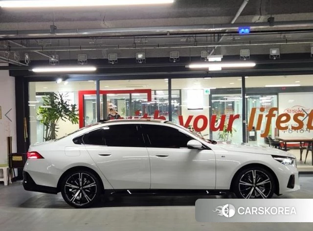 BMW 5 Series (G60) id 3889169 из Кореи 13