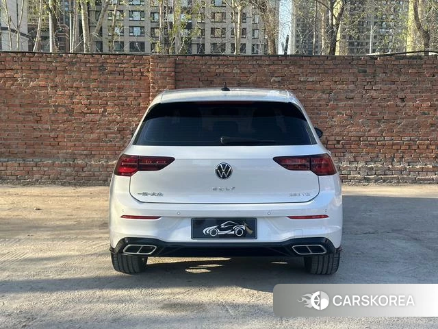 Volkswagen Golf 2023 Белый из Китая, фото 3