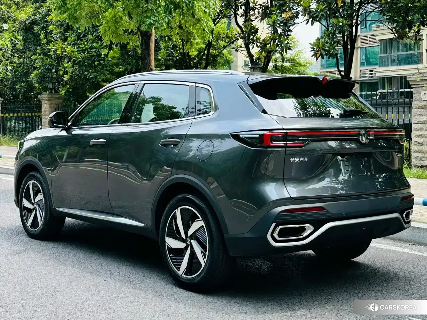 Chang'an Changan CS55PLUS PHEV 2026 Silver/gray из Китая, фото 3