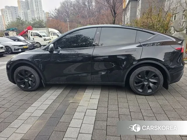 Tesla Model Y 2024 Черный из Кореи, фото 3