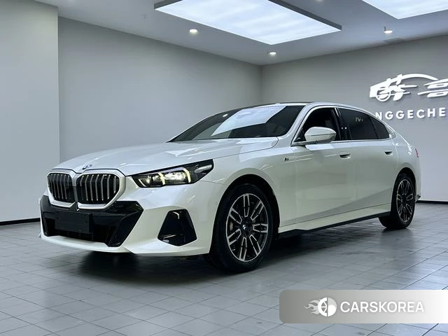 BMW 5 series 2025 Белый из Китая, фото 5