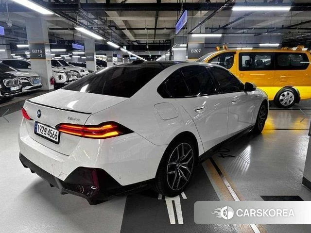 BMW 5 Series (G60) id 3919645 из Кореи 7