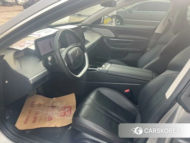 Xiaopeng Motors Xiaopeng P7 2022 Серебристо-серый из Китая, фото 3