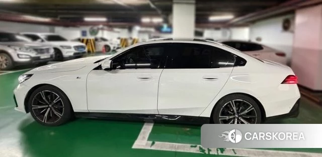 BMW 5 Series (G60) 2024 Белый из Кореи, фото 3