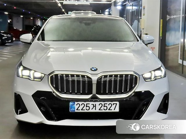 BMW 5 Series (G60) id 4279809 из Кореи 13