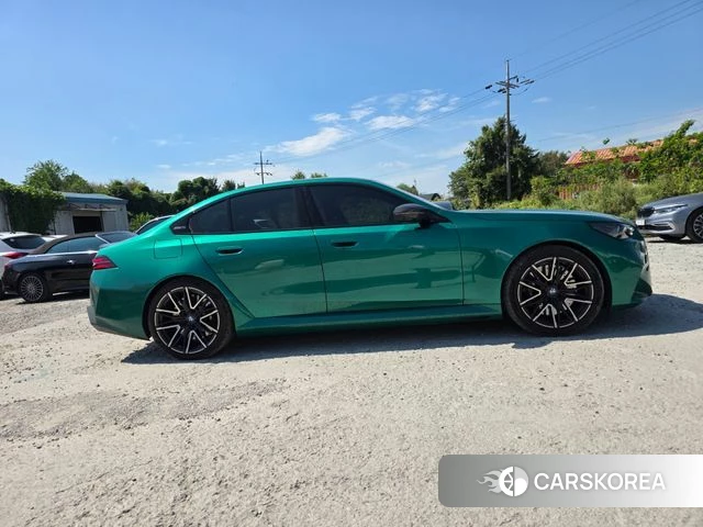 BMW M5 (G90) 2026 Зеленый из Кореи, фото 3