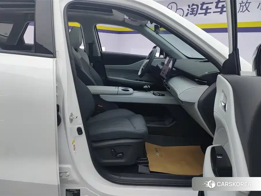 Chang'an Changan UNI-Z New Energy id 4570293 из Китая 9