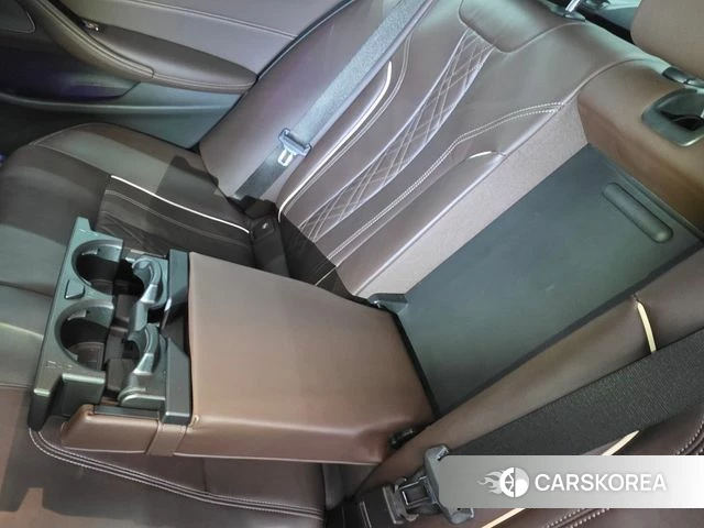 BMW 5 Series (G30) 2023 Белый из Кореи, фото 3