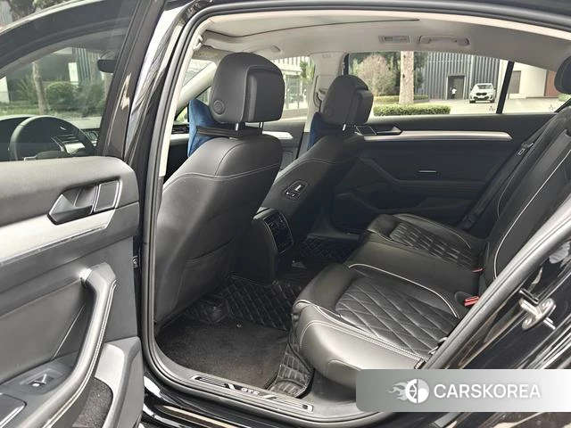 Volkswagen Magotan PHEV 2023 Черный из Китая, фото 4