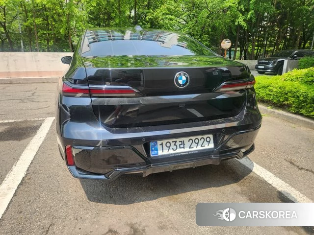 BMW 7 Series (G70) 2024 Черный из Кореи, фото 3