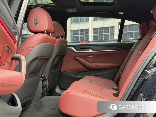 BMW 5 series 2023 Черный из Китая, фото 5