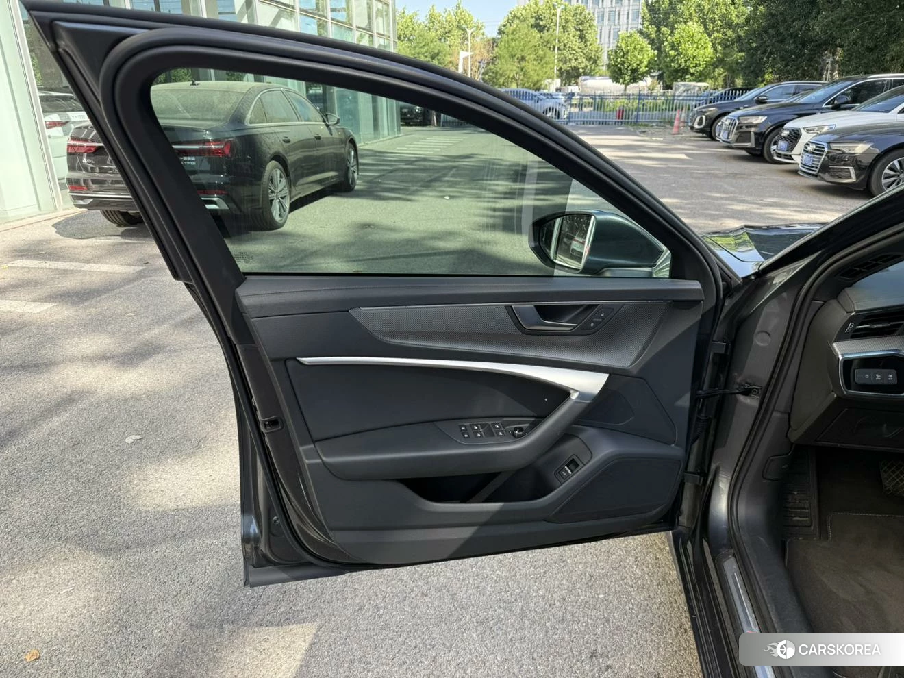 Audi A6L id 4407550 из Китая 10