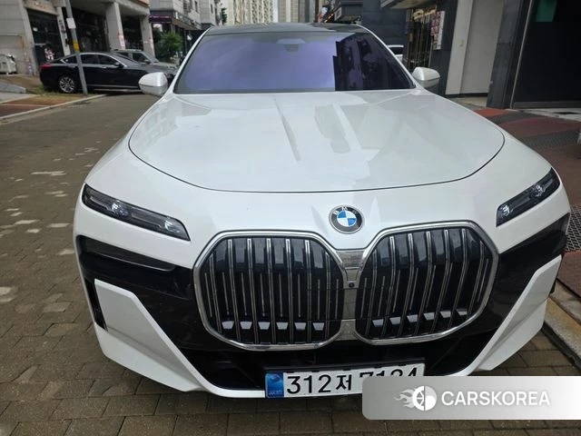 BMW 7 Series (G70) 2025 Белый из Кореи, фото 3
