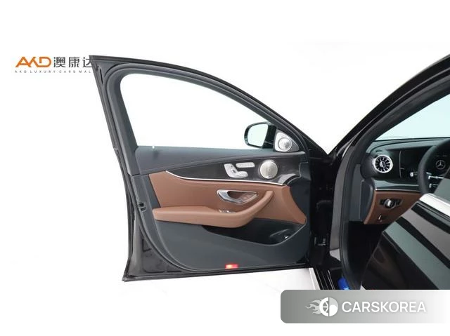 Mercedes-Benz E-class 2023 Черный из Китая, фото 3