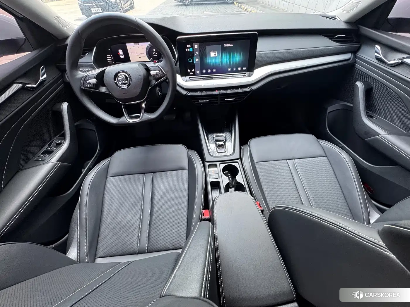 Skoda Octavia 2023 Белый из Китая, фото 3