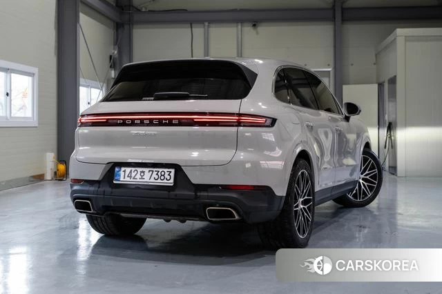 Porsche Cayenne (PO536) 2025 Светло-серебряный цвет из Кореи, фото 3