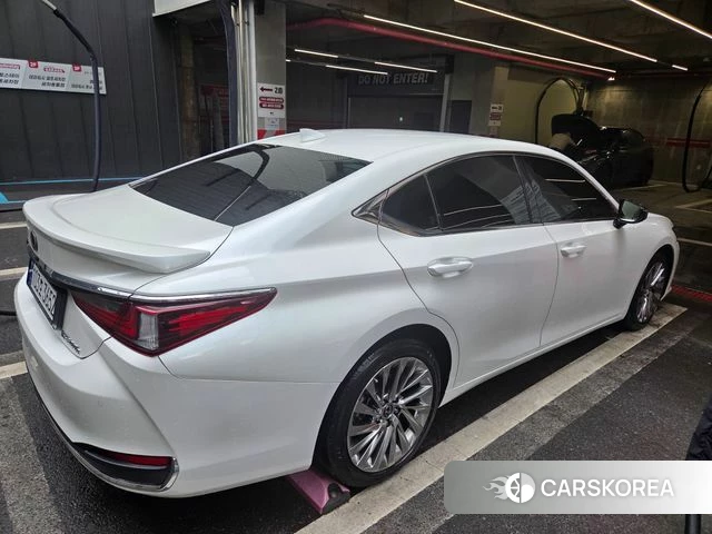 Lexus ES300h 7th generation 2023 Белый из Кореи, фото 3