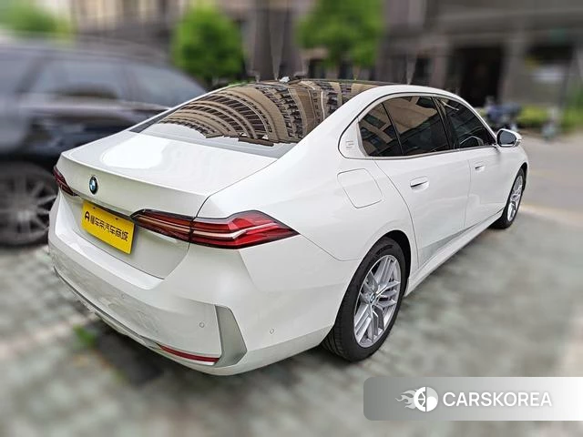 BMW 5 series 2025 Белый из Китая, фото 3