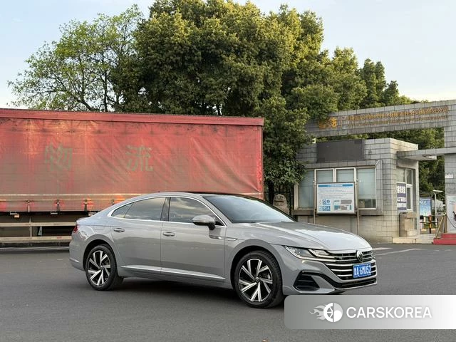 Volkswagen CC 2022 Темно-серый из Китая, фото 3