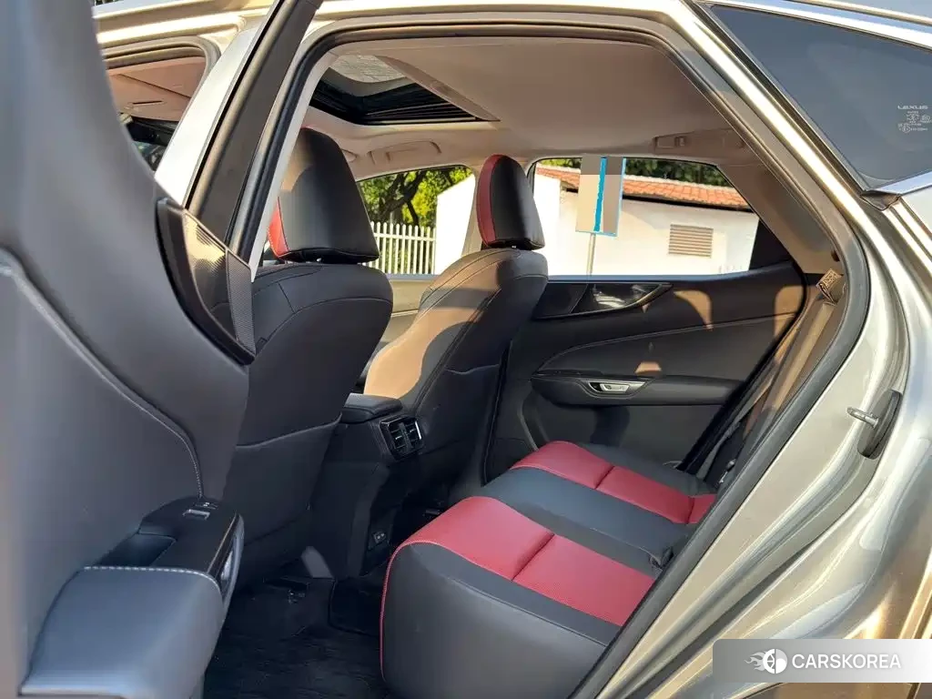 Lexus NX 2023 Silver/gray из Китая, фото 3