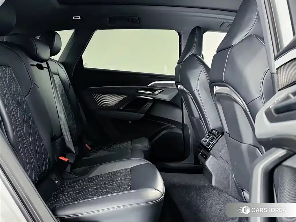 Audi Q5L id 4559834 из Китая 20