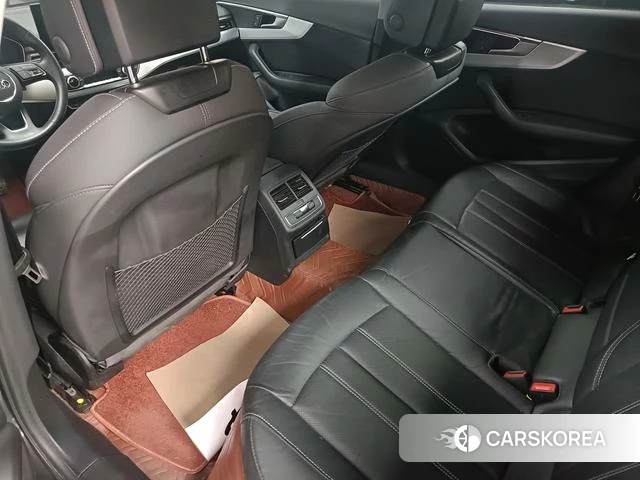 Audi A4L 2021 Темно-серый из Китая, фото 4