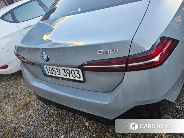 BMW 5 Series (G60) 2025 Небесно-голубой из Кореи, фото 4