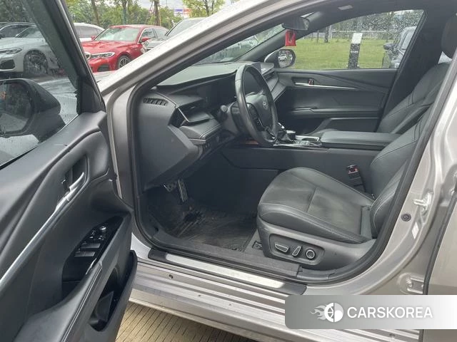 Toyota Camry 2024 Серебристо-серый из Китая, фото 3
