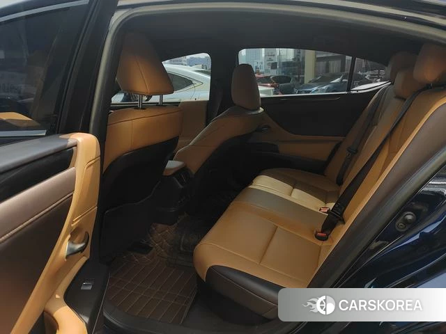 Lexus ES id 4260923 из Китая 7