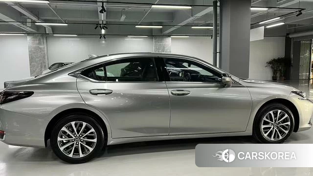 Lexus ES id 4301643 из Китая 9