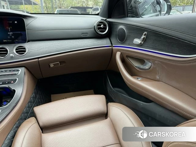 Mercedes-Benz E-class id 4300425 из Китая 20