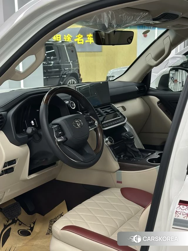 Toyota Land Cruiser (imported) 2025 Белый из Китая, фото 3